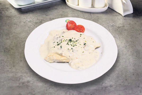 PILEĆI ODREZAK SA ŠAMPINJONIMA